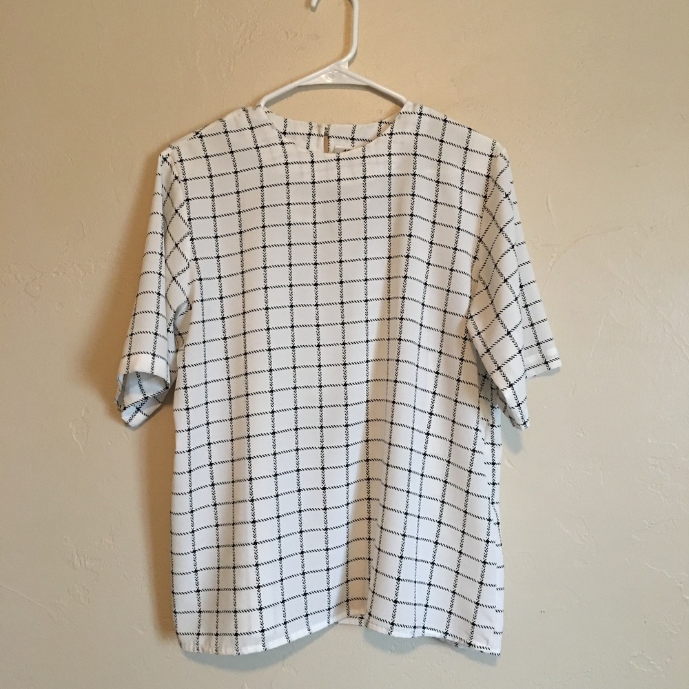 Grid Patterned Short Sleeve Blouse